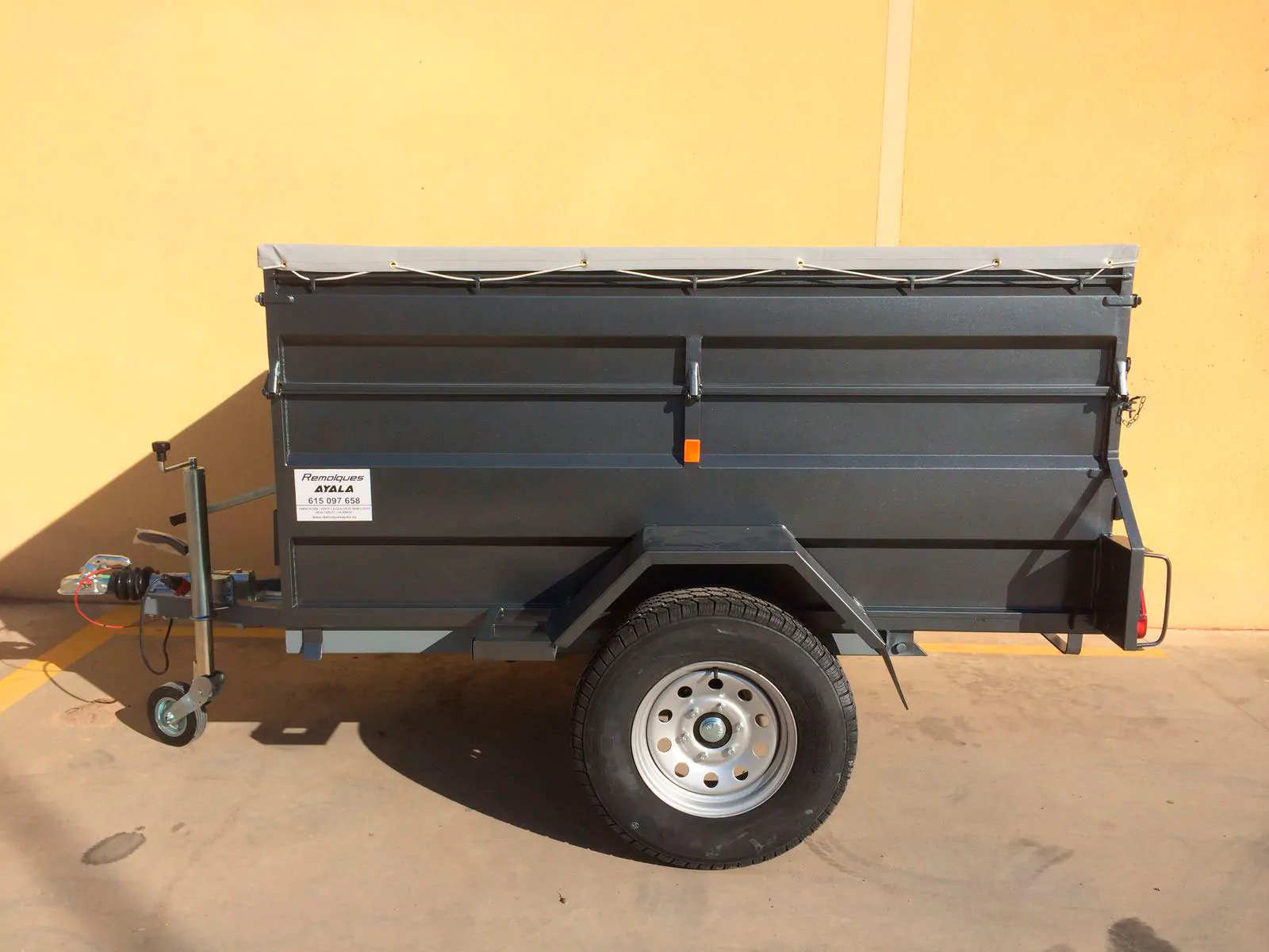 Remolque 4×4 basculante hidráulico + freno de inercia 2.000 x 1.300 x 600 + 350 – Mma 750 kg - Imagen 2