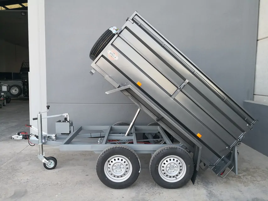 Remolque basculante hidráulico 2 ejes con sobrelateral – Ruedas por fuera –